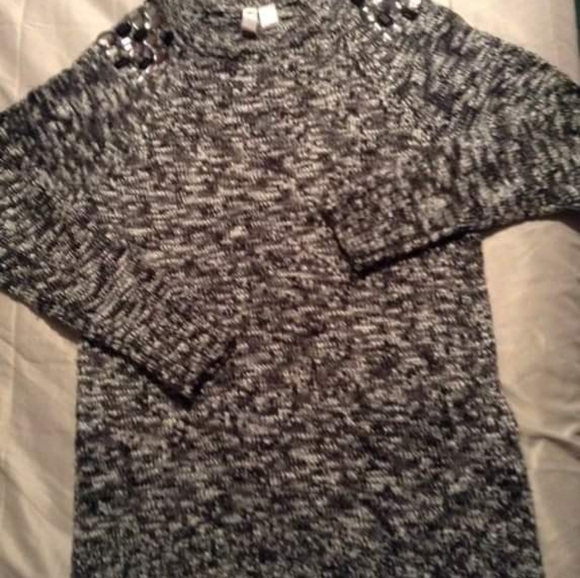 Sweater - Picture 5 of 5